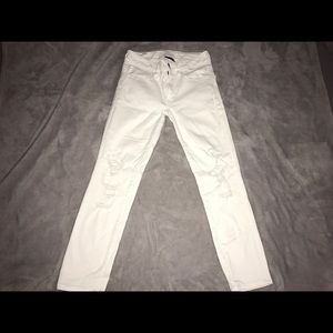 AMERICAN EAGLE white ripped crop jeans